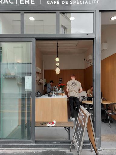 specialty coffee caractère in paris 1