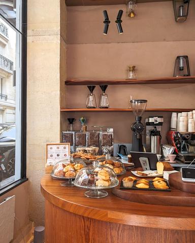 specialty coffee shop noir in paris france