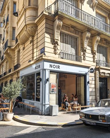 specialty coffee shop noir in paris france 6