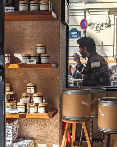 specialty coffee shop noir in paris france 3